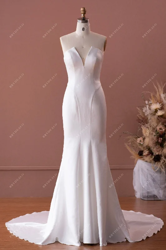 Soft Satin V-cut Neck Strapless Wedding Dress with Knot Back