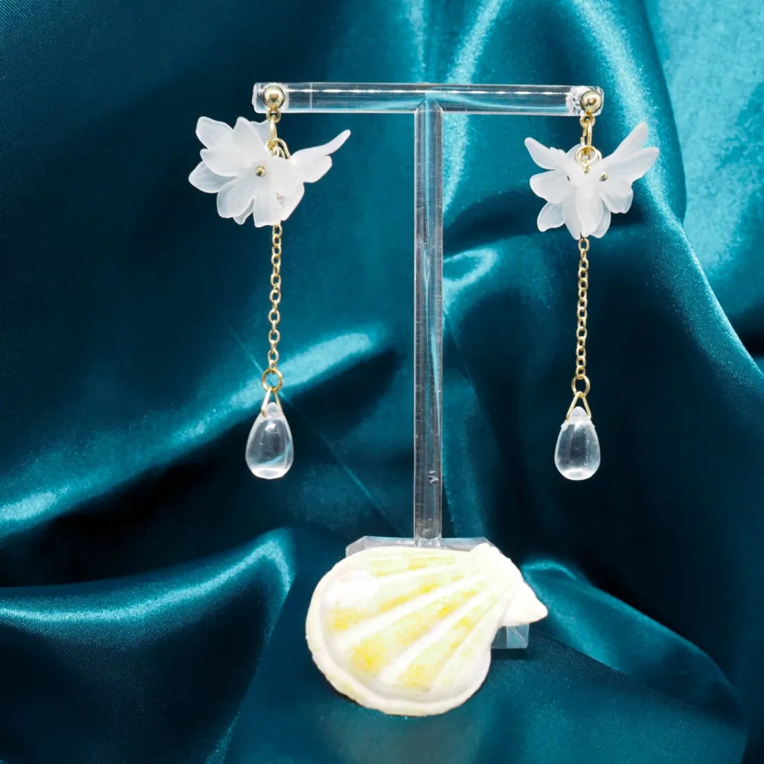 White Dreamy Drop Floral Earrings