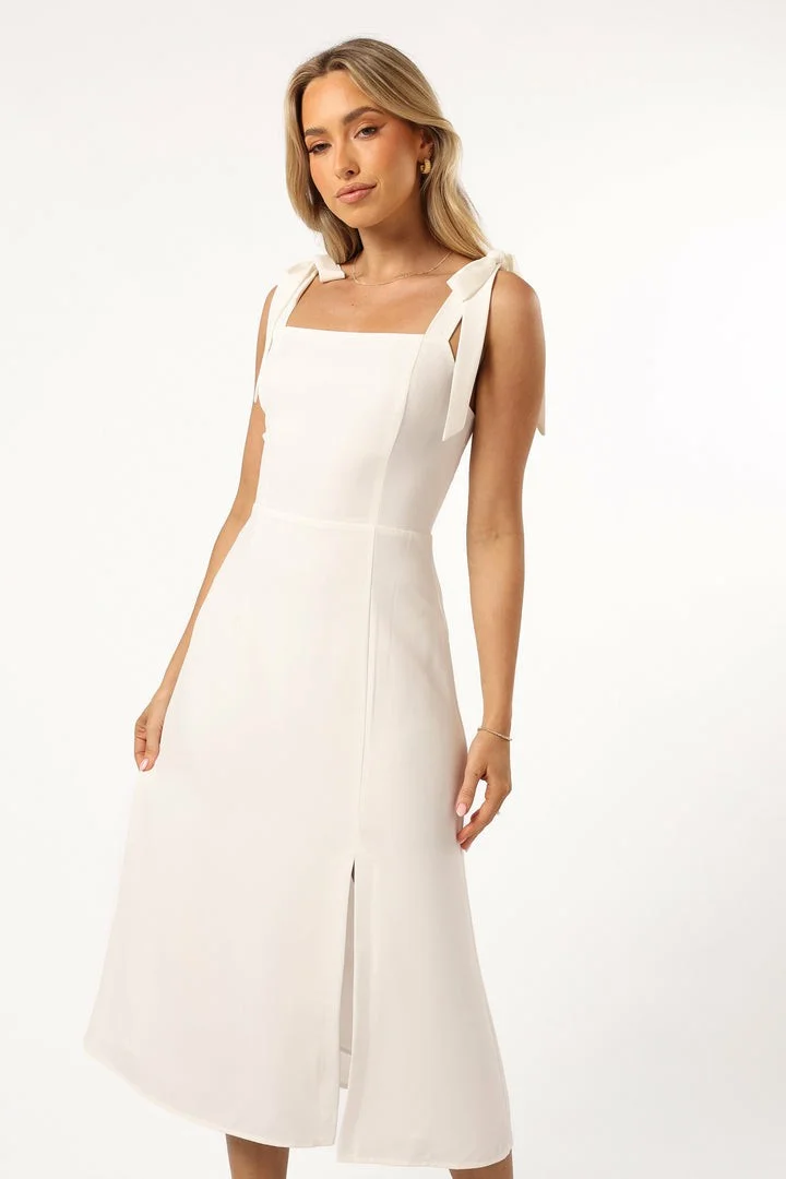 Pure Elegance: The Perfect White Dress